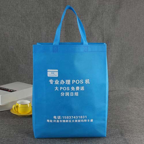 What is the difference between the printed colors mentioned in the printing of non-woven bags?